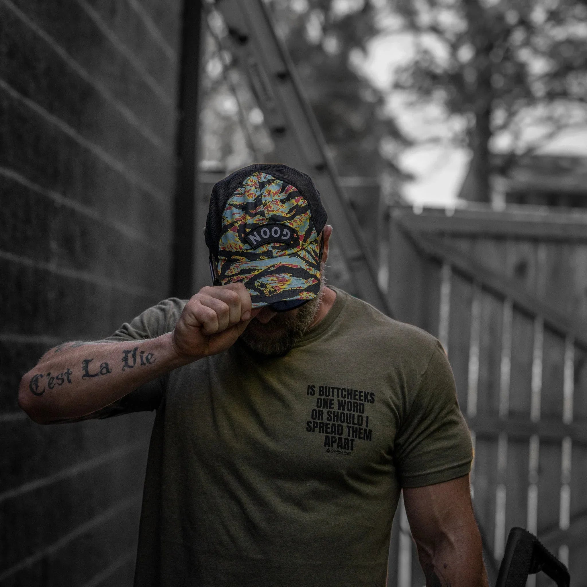 Is Buttcheeks One Word Or Should I Spread Them Apart Men's T-Shirt - Combat Iron Apparel Co.