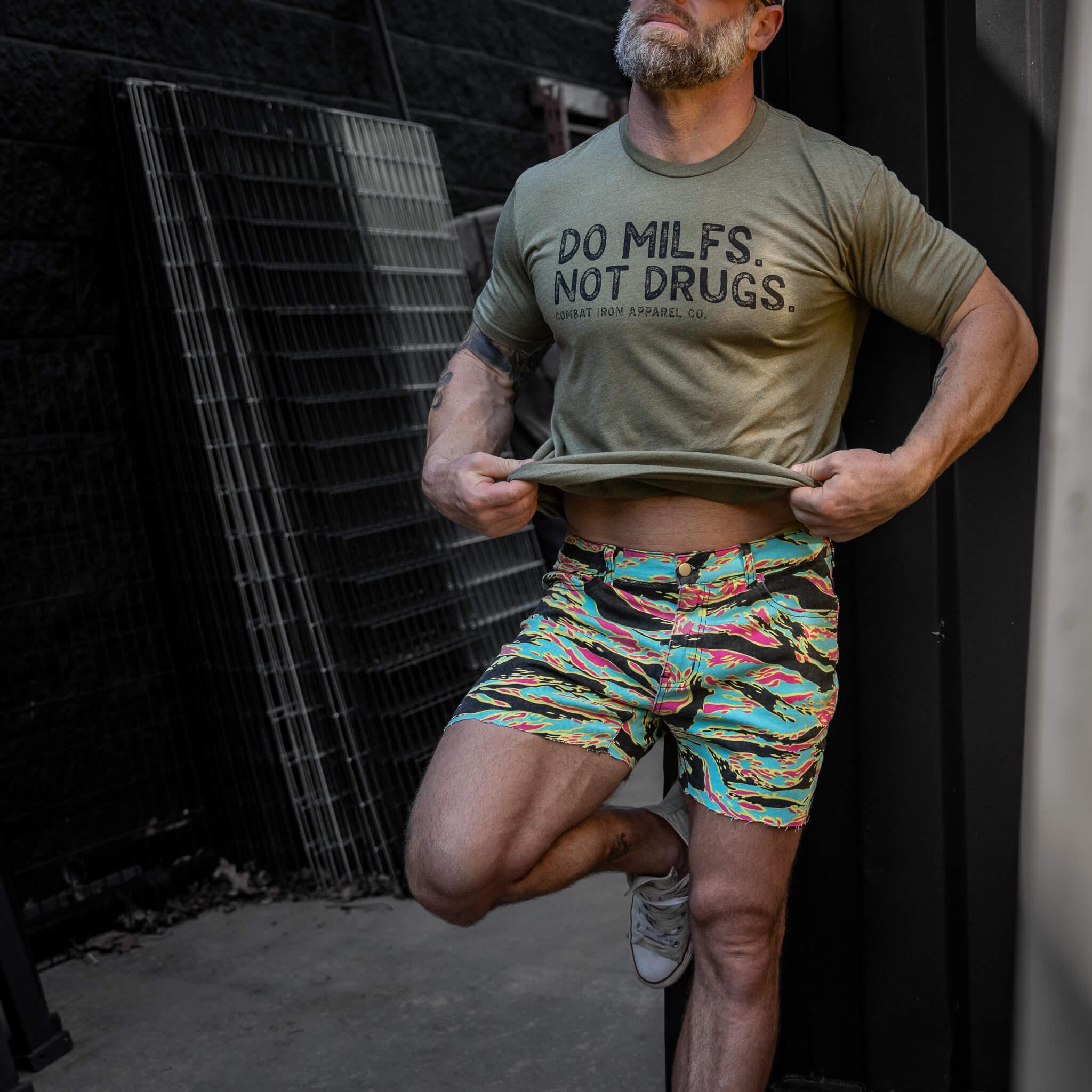 Do Milfs. Not Drugs. Men's T-Shirt - Combat Iron Apparel Co.