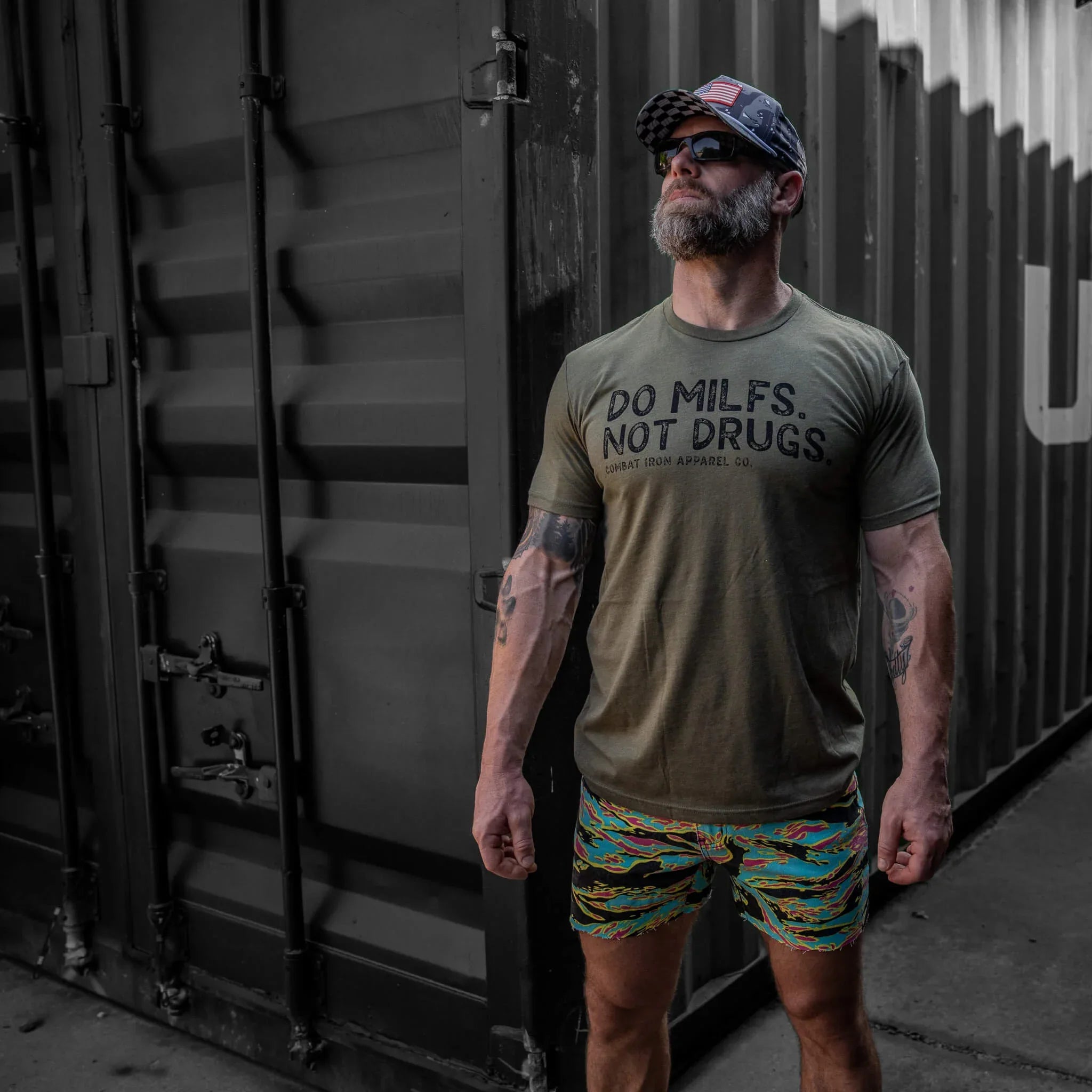 Do Milfs. Not Drugs. Men's T-Shirt - Combat Iron Apparel Co.