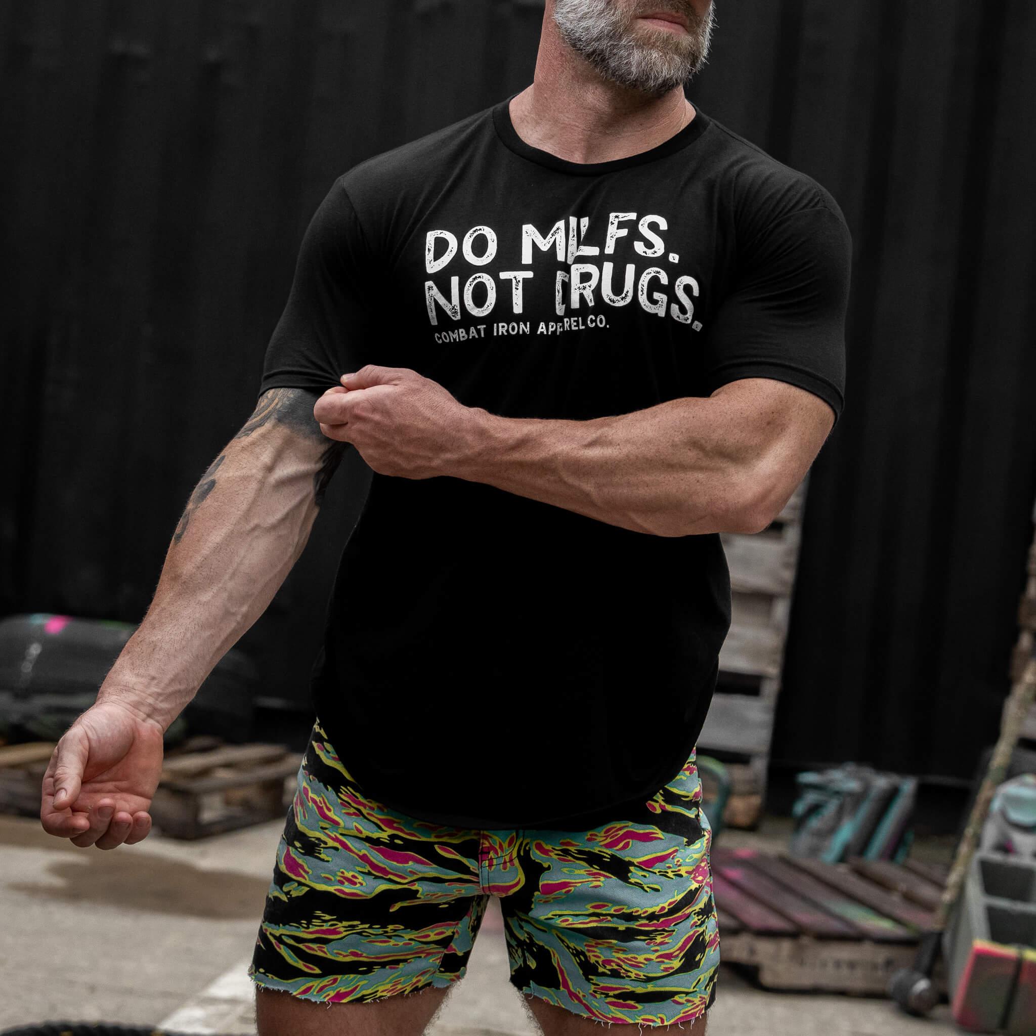 Do Milfs. Not Drugs. Men's T-Shirt - Combat Iron Apparel Co.