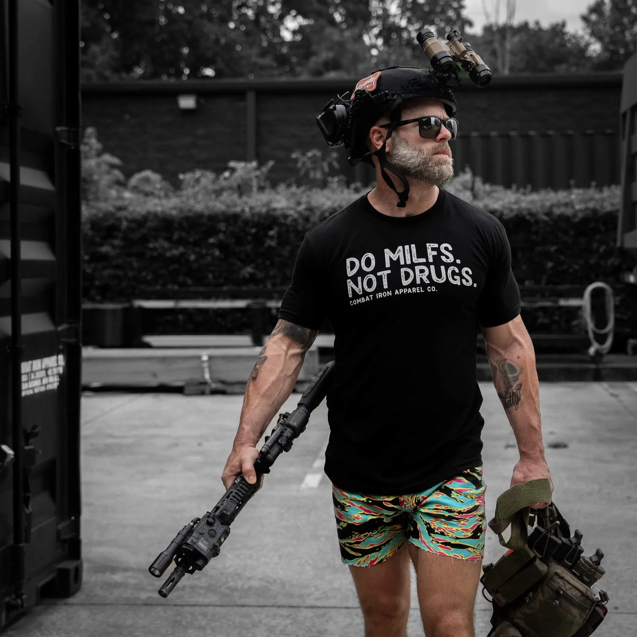 Do Milfs. Not Drugs. Men's T-Shirt - Combat Iron Apparel Co.