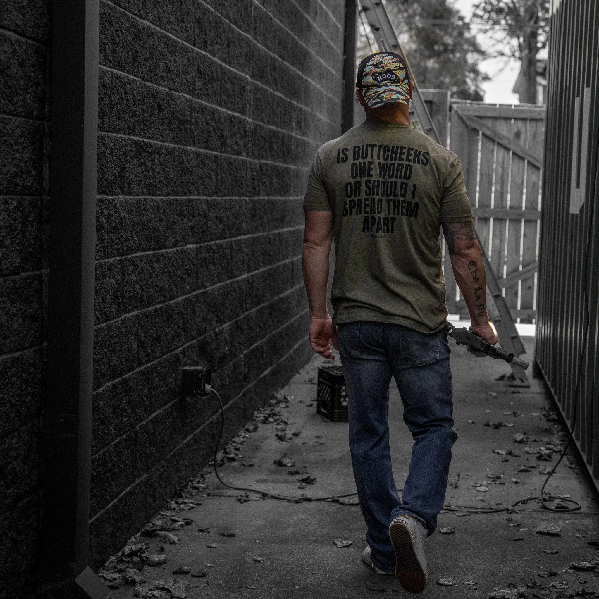 Is Buttcheeks One Word Or Should I Spread Them Apart Men's T-Shirt - Combat Iron Apparel Co.