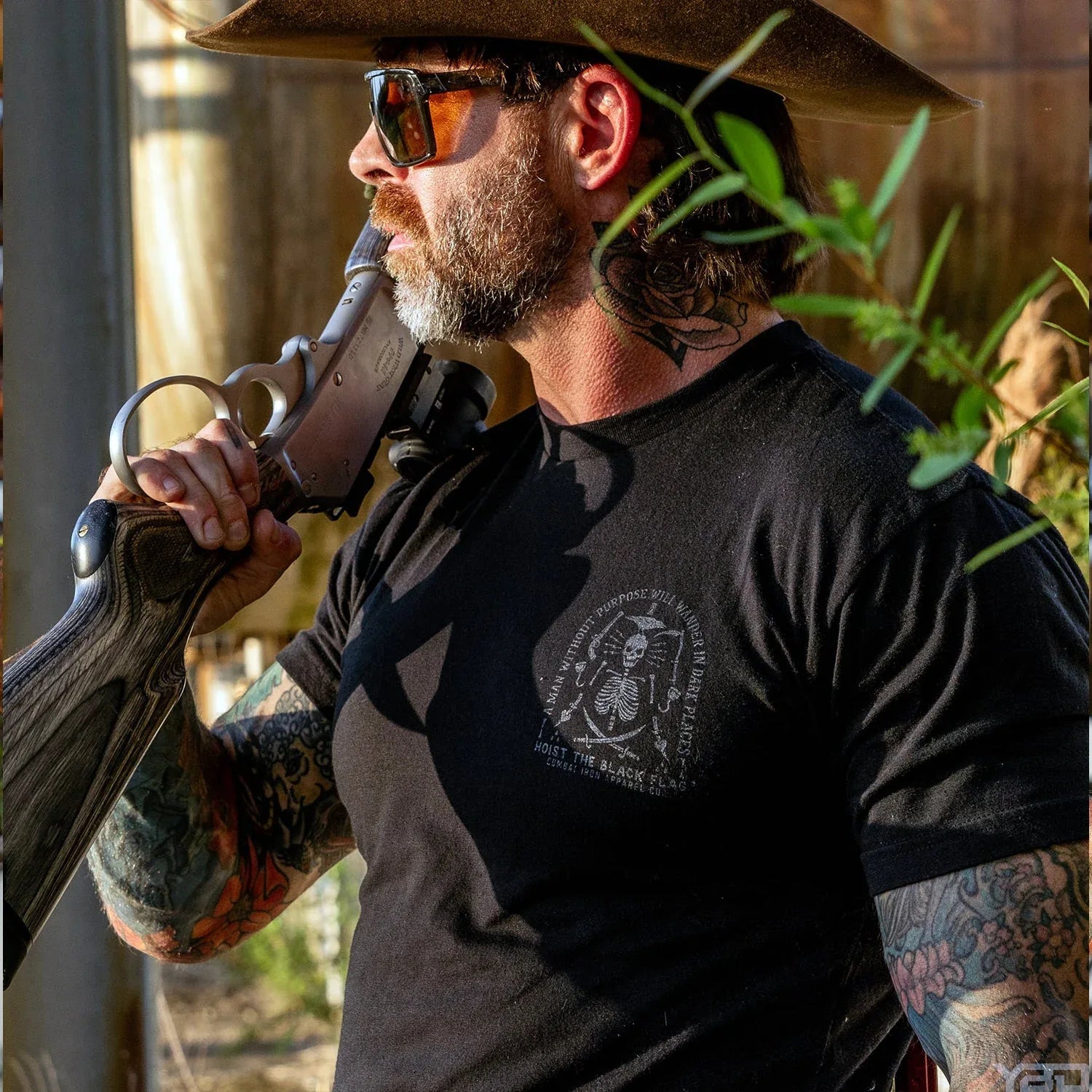 Hoist the Black Flag Skull & Bones Men's T-Shirt - Combat Iron Apparel Co.